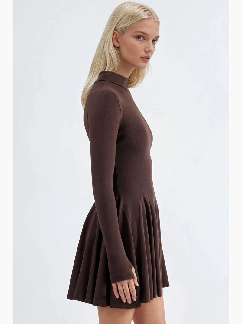 Vestido mini de jersey de cuello alto con diseño de paneles de busem Marrón oscuro - Kiabi