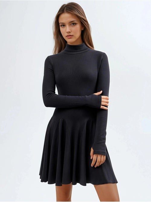 Vestido mini de jersey de cuello alto con diseño de paneles de busem - Kiabi Vestido mini de jersey de cuello alto con diseño de paneles de busem - Kiabi