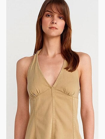Vestido mini de línea a con cuello halter dilvin