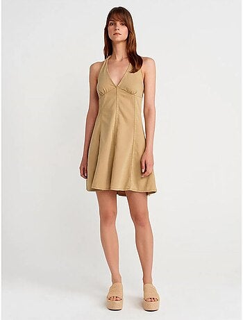 Vestido mini de línea a con cuello halter dilvin
