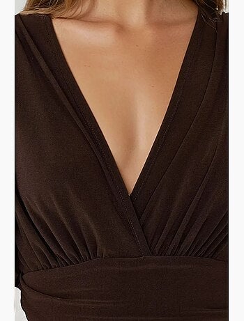 Vestido mini de manga corta con cuello en v hiccup