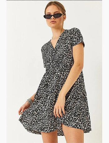 Vestido mini de manga corta con estampado y cuello cruzado lucci
