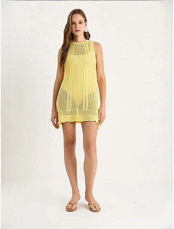 Vestido mini de punto texturizado con cuello halter y detalle de encaje lucci