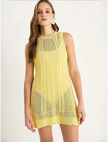 Vestido mini de punto texturizado con cuello halter y detalle de encaje lucci
