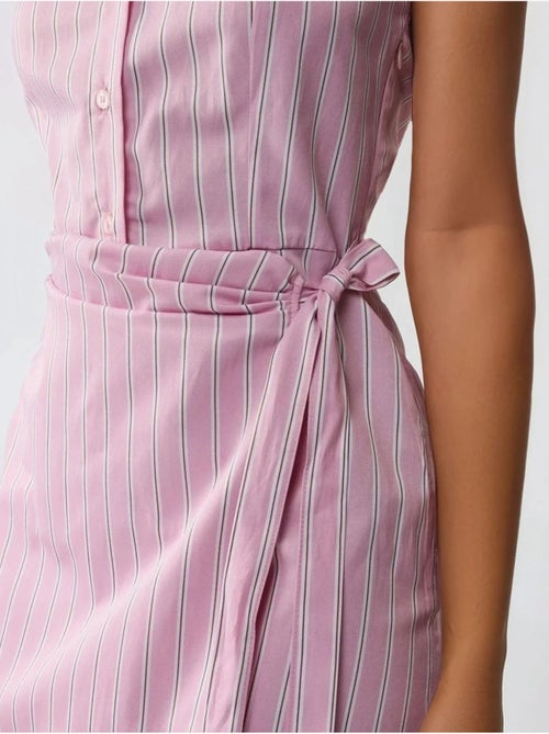 Vestido mini de rayas con cuello camisero hiccup - Kiabi Vestido mini de rayas con cuello camisero hiccup - Kiabi