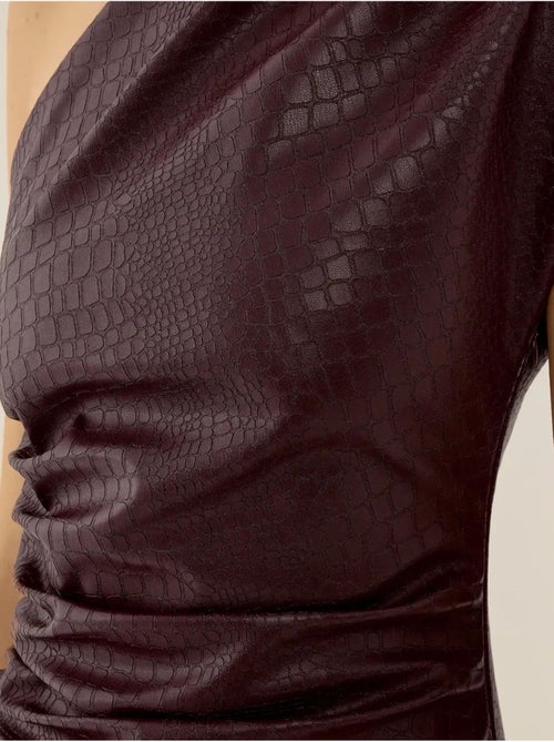 Vestido mini de un hombro en tejido con textura efecto con ajuste ceñido tipo bodycon hiccup - Kiabi Vestido mini de un hombro en tejido con textura efecto con ajuste ceñido tipo bodycon hiccup - Kiabi