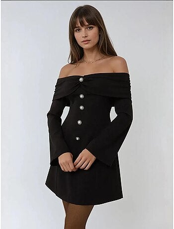 Vestido mini exclusivo con hombros descubiertos y detalle de botones