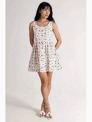 Vestido mini floral de corte a con cuello redondo hiccup