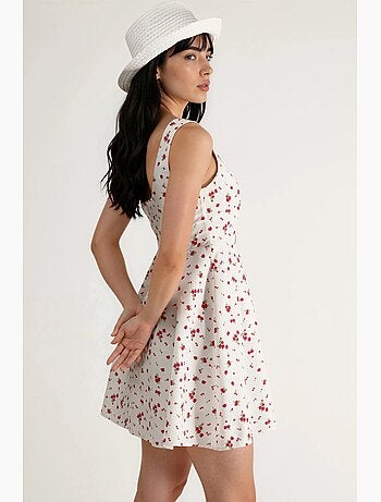 Vestido mini floral de corte a con cuello redondo hiccup