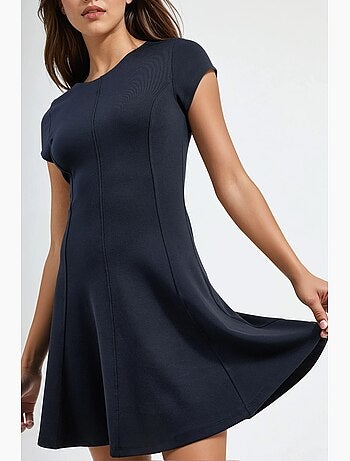 Vestido mini patinador con cuello en u de busem