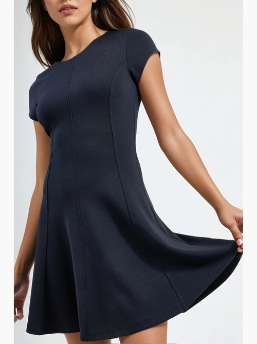 Vestido mini patinador con cuello en u de busem - Kiabi Vestido mini patinador con cuello en u de busem - Kiabi