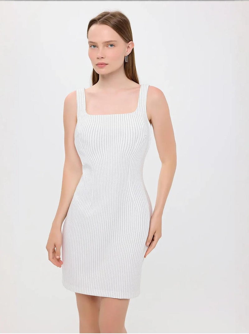 Vestido mini sin mangas con cuello cuadrado a rayas Blanco - Kiabi