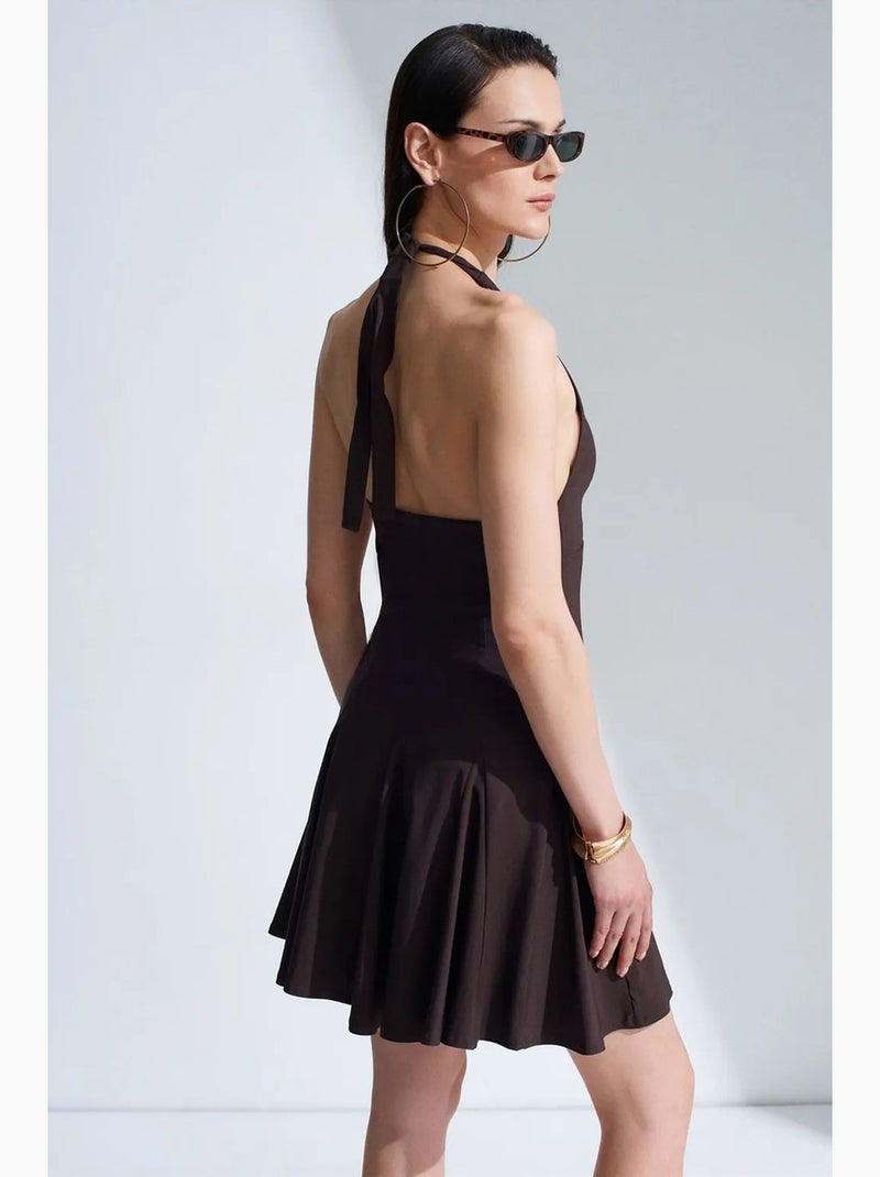 Vestido mini skater con cuello halter dilvin Marrón chocolate - Kiabi