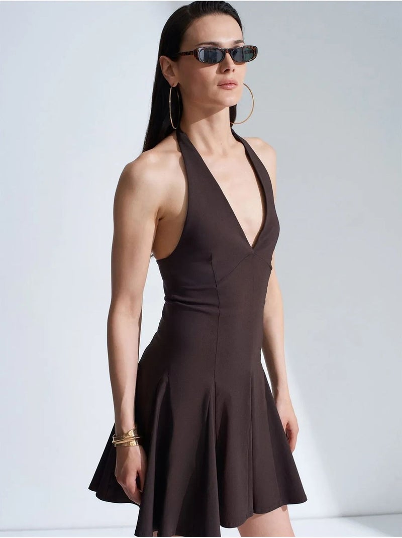 Vestido mini skater con cuello halter dilvin Marrón chocolate - Kiabi