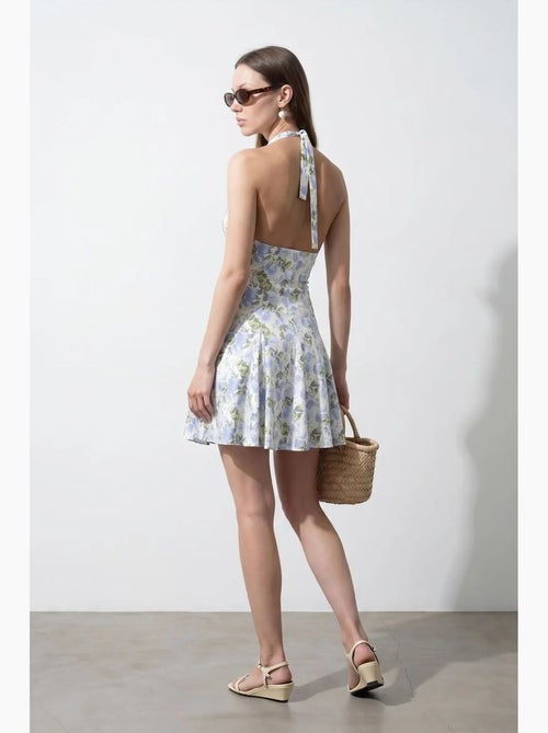 Vestido mini skater floral con cuello halter dilvin - Kiabi Vestido mini skater floral con cuello halter dilvin - Kiabi