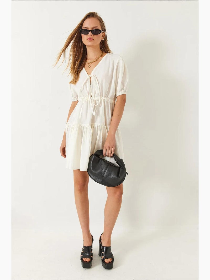 Vestido mini tamara con escote en v y lazo delantero lucci Beige arcilla - Kiabi