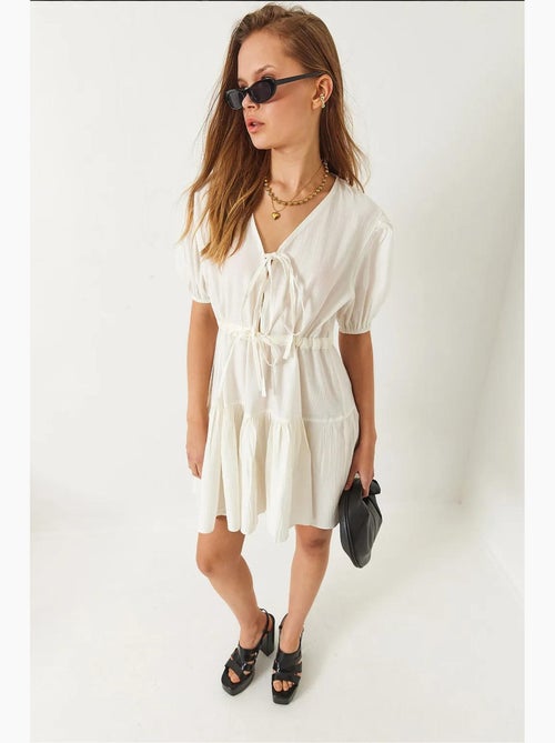 Vestido mini tamara con escote en v y lazo delantero lucci - Kiabi Vestido mini tamara con escote en v y lazo delantero lucci - Kiabi
