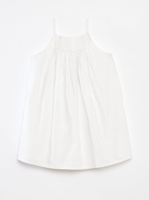 Vestido plisado bordado - Kiabi