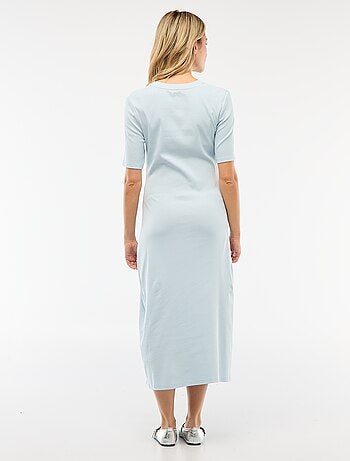 Vestido premamá con torsión frontal