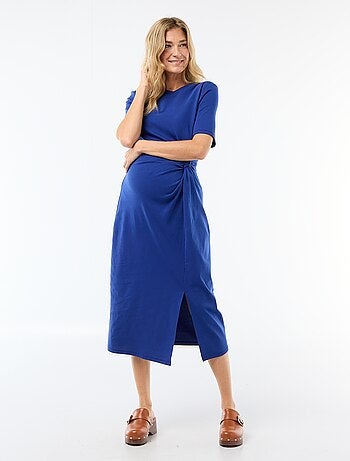 Vestido premamá con torsión frontal