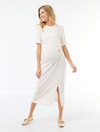 Vestido premamá con torsión frontal