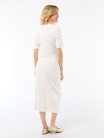 Vestido premamá con torsión frontal