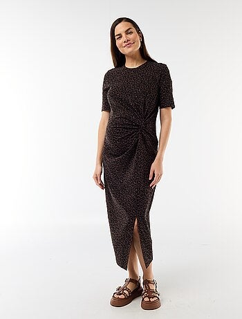 Vestido premamá con torsión frontal