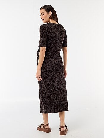 Vestido premamá con torsión frontal