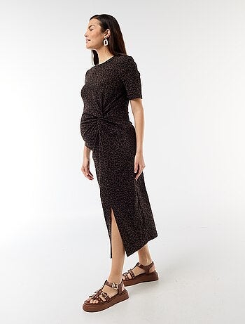 Vestido premamá con torsión frontal