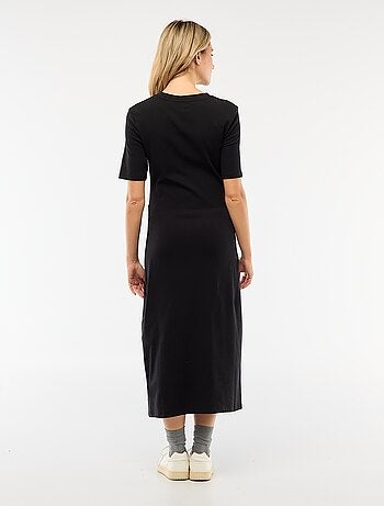 Vestido premamá con torsión frontal