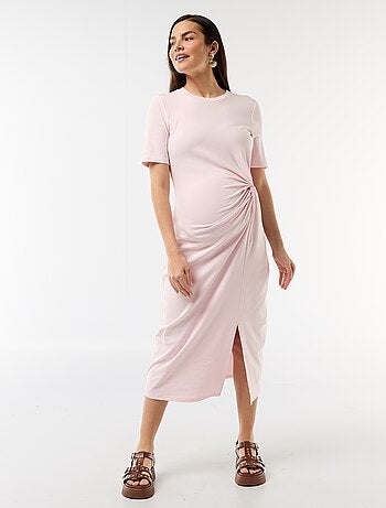 Vestido premamá con torsión frontal
