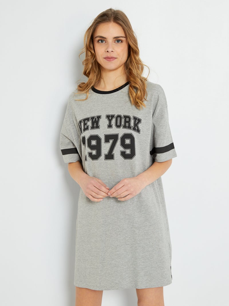 Vestido tipo camiseta con estampado delantero GRIS - Kiabi