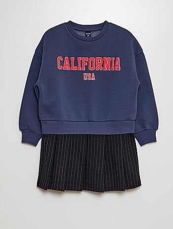 Vestido tipo sudadera de chándal con inscripción en relieve y brillos