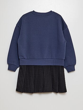 Vestido tipo sudadera de chándal con inscripción en relieve y brillos