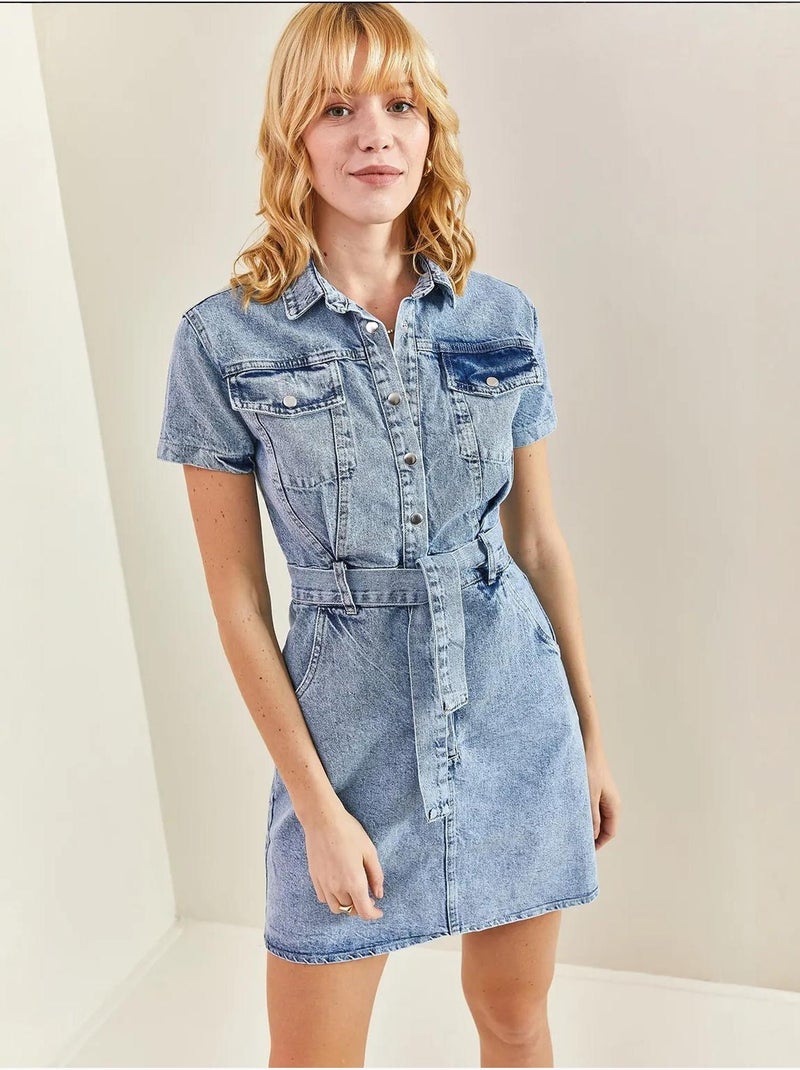 Vestido vaquero con botones a presión y cinturón lucci Azul claro - Kiabi