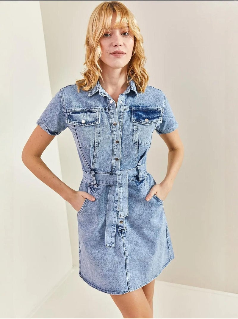 Vestido vaquero con botones a presión y cinturón lucci Azul claro - Kiabi