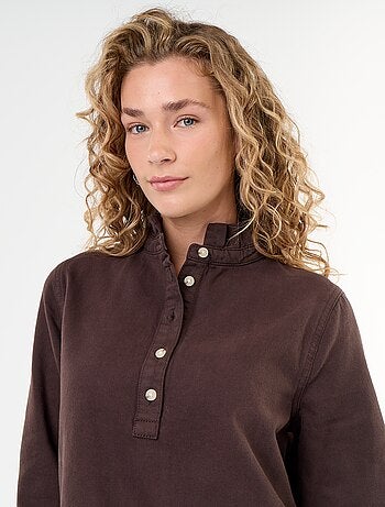 Vestido vaquero con cuello con volante