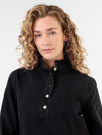 Vestido vaquero con cuello con volante