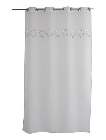 Visillo adornado con 3 bordados