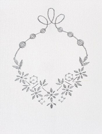 Visillo adornado con 3 bordados