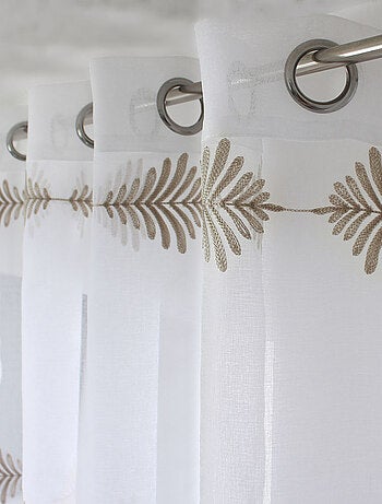 Visillo bordado con motivos vegetales lineales