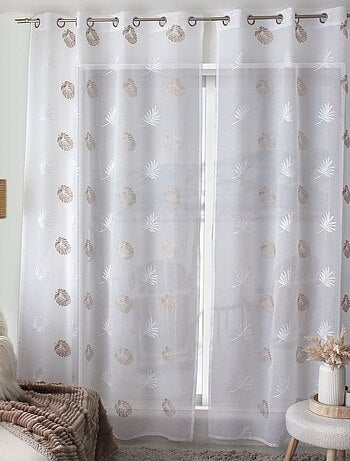 Visillo bordado en etamina