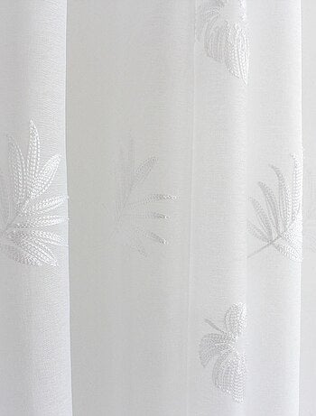 Visillo bordado en etamina