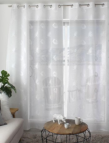 Visillo bordado en etamina