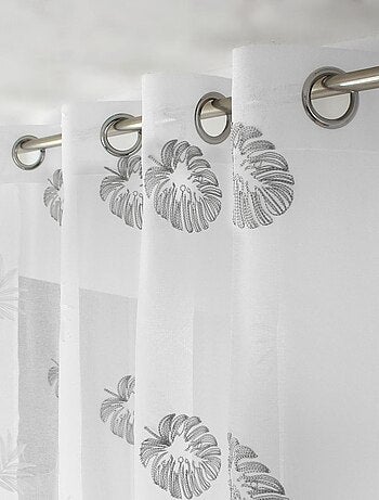 Visillo bordado en etamina