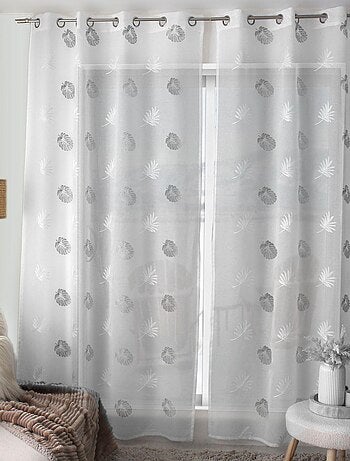 Visillo bordado en etamina