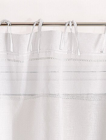 Visillo con cintas de macramé