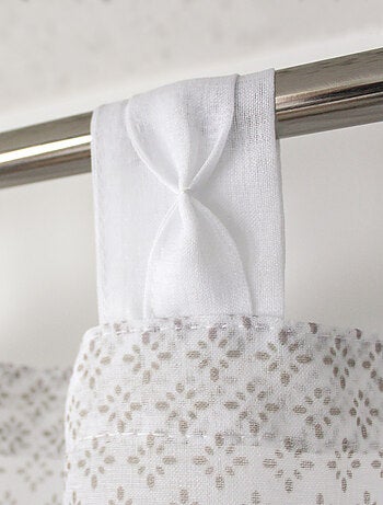 Visillo con ojales estampado de motivos geométricos