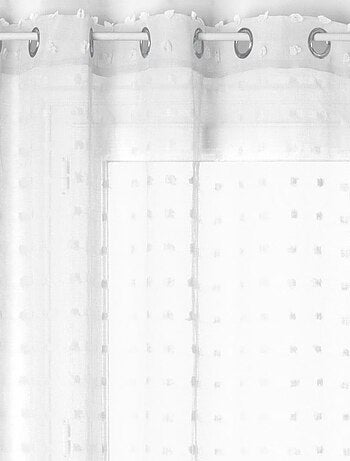 Visillo con ojales y pequeños pompones