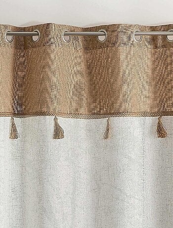 Visillo con remate de yute y pompones